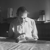Fotografieleerkracht Lies Verhoeven stelt fotoboek voor